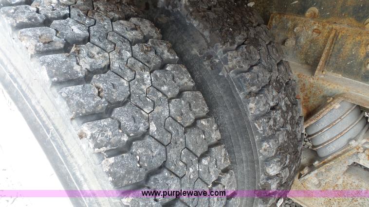 image for item K4599 1998 International Paystar 5000 mixer truck