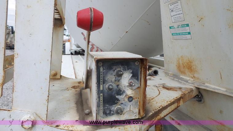 image for item K4599 1998 International Paystar 5000 mixer truck