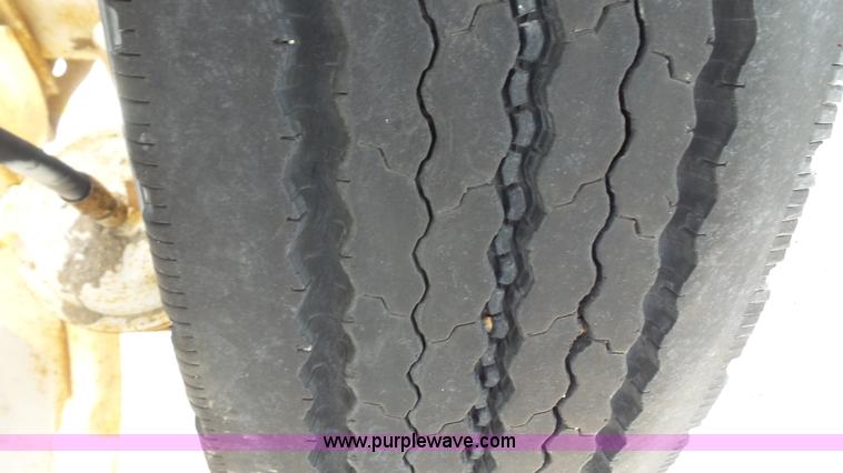 image for item K4599 1998 International Paystar 5000 mixer truck