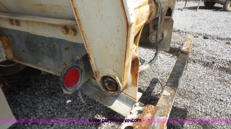 image for item K4599 1998 International Paystar 5000 mixer truck