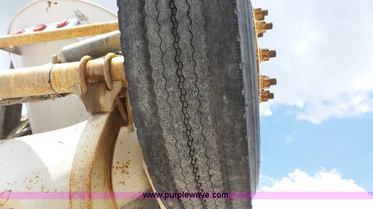 image for item K4599 1998 International Paystar 5000 mixer truck