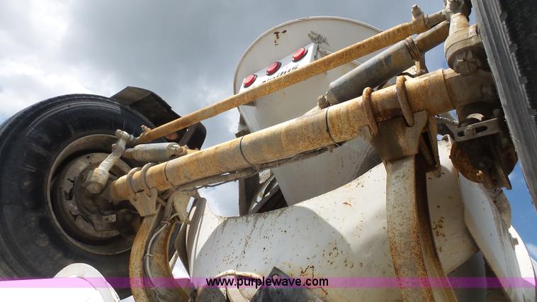 image for item K4599 1998 International Paystar 5000 mixer truck