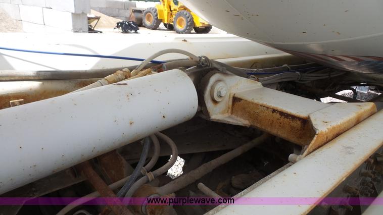 image for item K4599 1998 International Paystar 5000 mixer truck