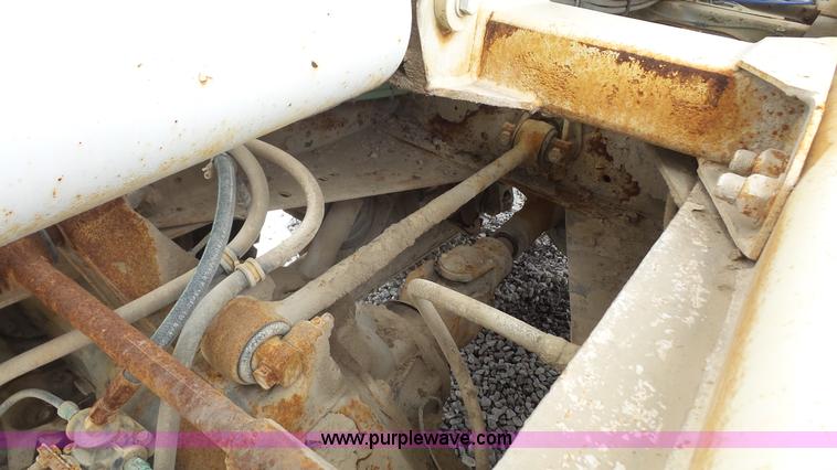 image for item K4599 1998 International Paystar 5000 mixer truck