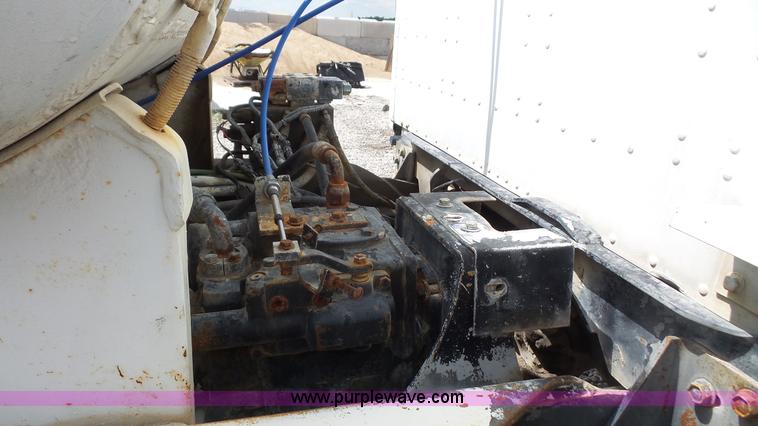 image for item K4599 1998 International Paystar 5000 mixer truck