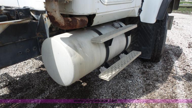 image for item K4599 1998 International Paystar 5000 mixer truck