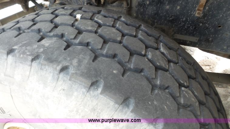 image for item K4599 1998 International Paystar 5000 mixer truck