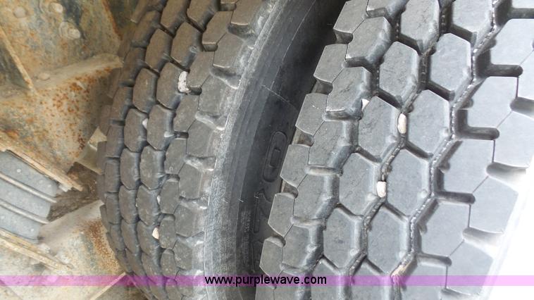 image for item K4599 1998 International Paystar 5000 mixer truck