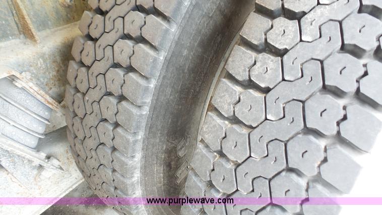 image for item K4599 1998 International Paystar 5000 mixer truck