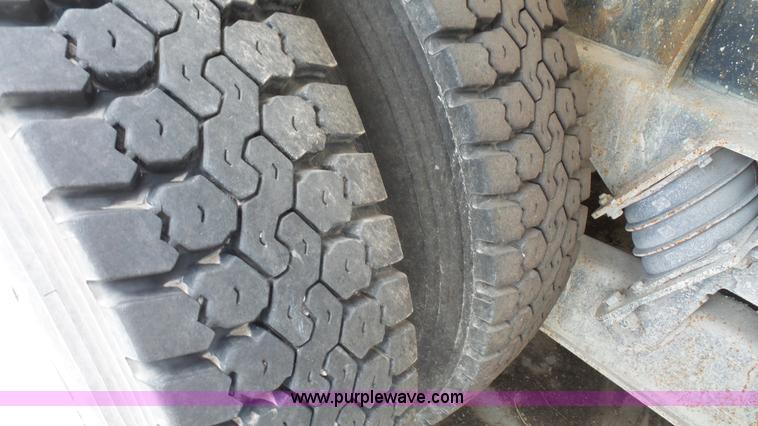 image for item K4599 1998 International Paystar 5000 mixer truck