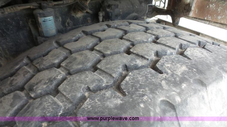 image for item K4599 1998 International Paystar 5000 mixer truck