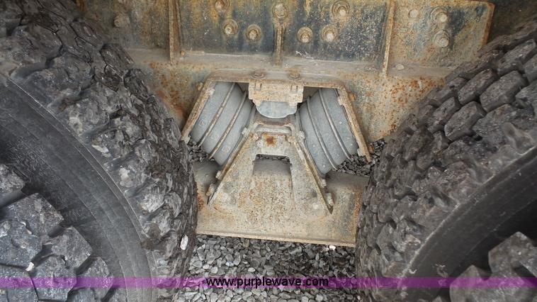 image for item K4599 1998 International Paystar 5000 mixer truck