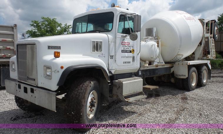 image for item K4602 1998 International Paystar 5000 mixer truck