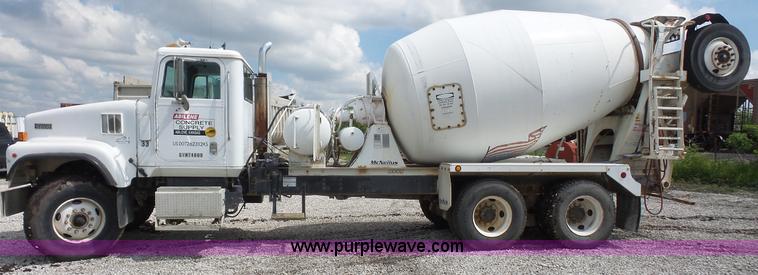 image for item K4602 1998 International Paystar 5000 mixer truck