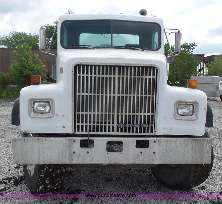 image for item K4602 1998 International Paystar 5000 mixer truck