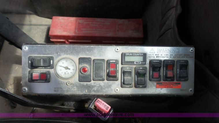 image for item K4602 1998 International Paystar 5000 mixer truck