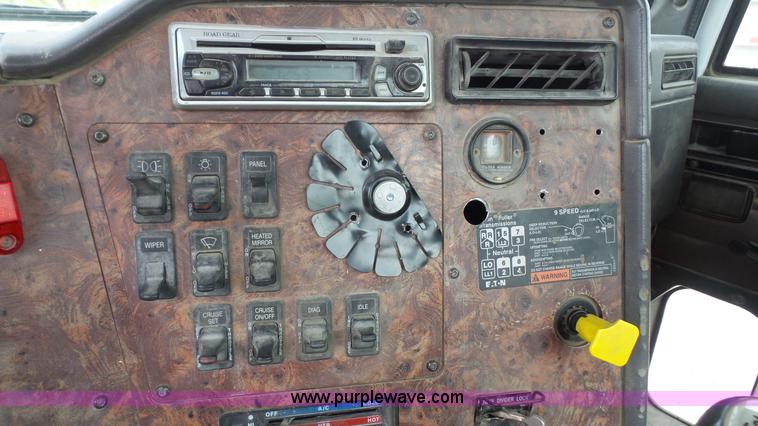 image for item K4602 1998 International Paystar 5000 mixer truck