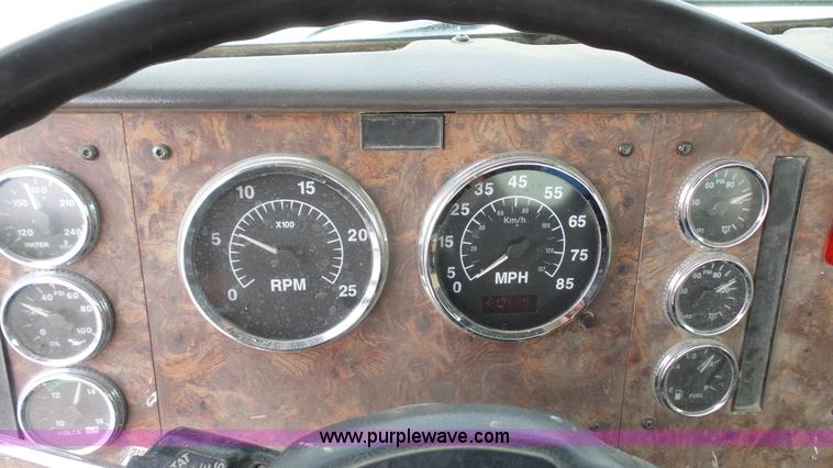 image for item K4602 1998 International Paystar 5000 mixer truck