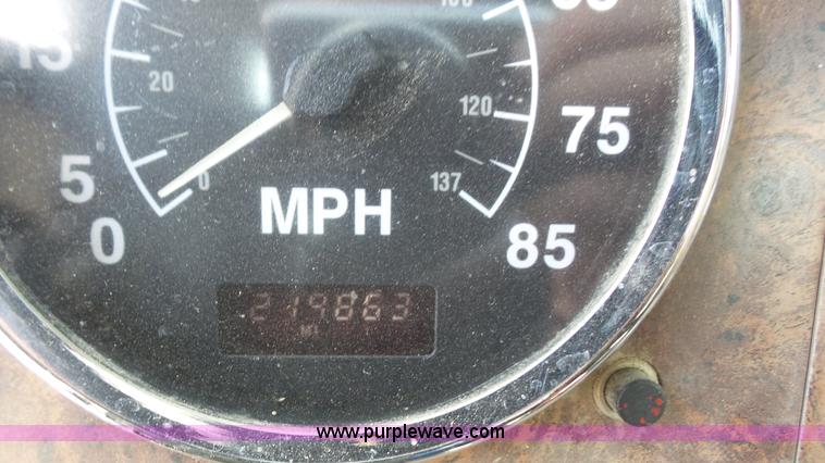 image for item K4602 1998 International Paystar 5000 mixer truck