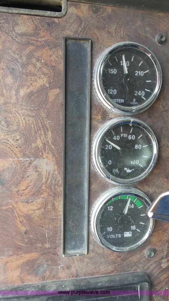 image for item K4602 1998 International Paystar 5000 mixer truck