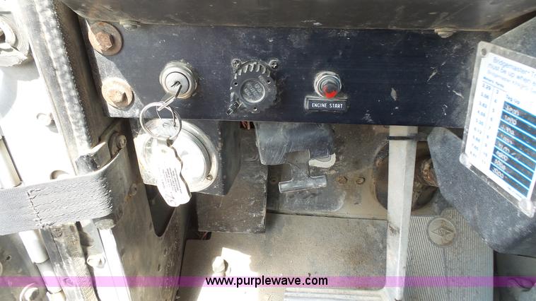 image for item K4602 1998 International Paystar 5000 mixer truck