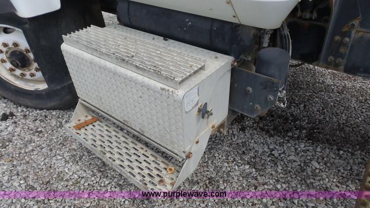 image for item K4602 1998 International Paystar 5000 mixer truck