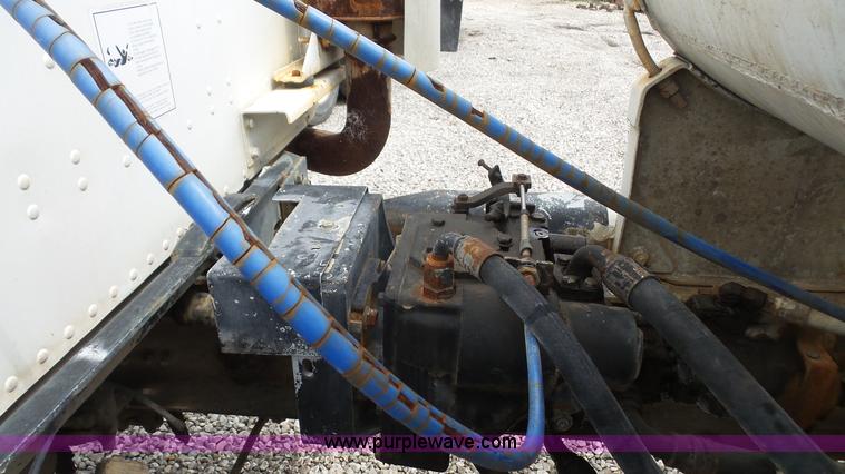 image for item K4602 1998 International Paystar 5000 mixer truck