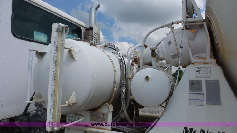 image for item K4602 1998 International Paystar 5000 mixer truck