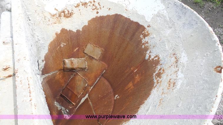 image for item K4602 1998 International Paystar 5000 mixer truck