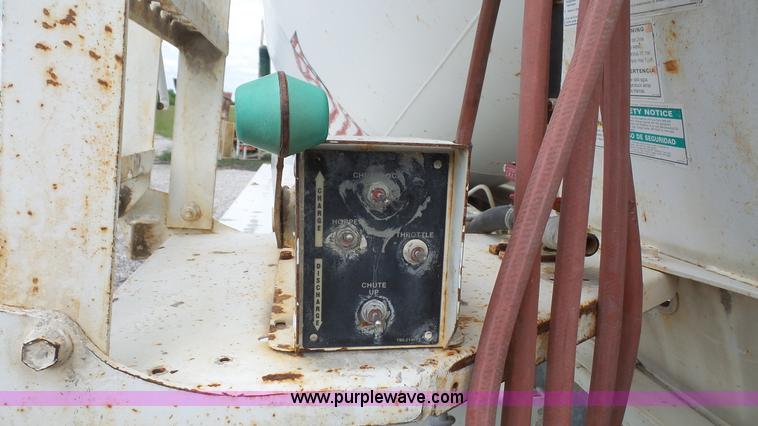 image for item K4602 1998 International Paystar 5000 mixer truck