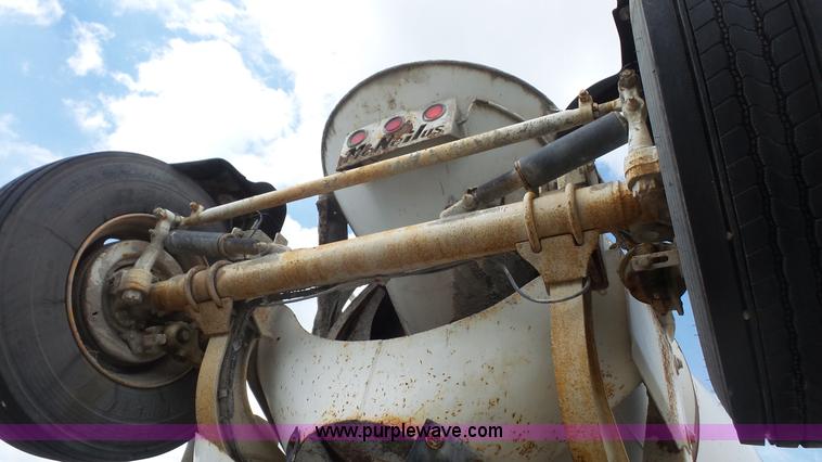 image for item K4602 1998 International Paystar 5000 mixer truck