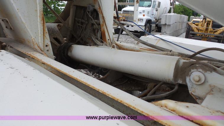 image for item K4602 1998 International Paystar 5000 mixer truck