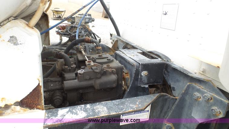 image for item K4602 1998 International Paystar 5000 mixer truck