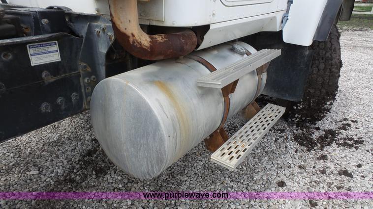 image for item K4602 1998 International Paystar 5000 mixer truck