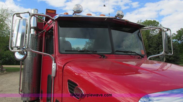 image for item K4688 2005 Peterbilt PB335 dump truck