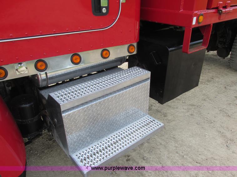 image for item K4688 2005 Peterbilt PB335 dump truck