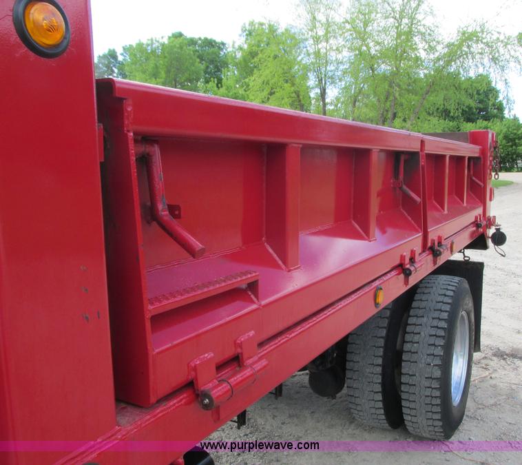 image for item K4688 2005 Peterbilt PB335 dump truck
