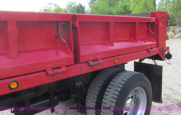 image for item K4688 2005 Peterbilt PB335 dump truck