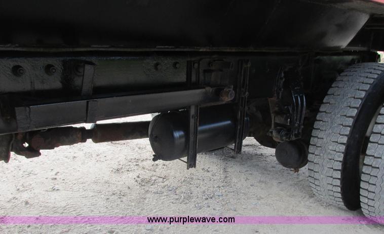 image for item K4688 2005 Peterbilt PB335 dump truck