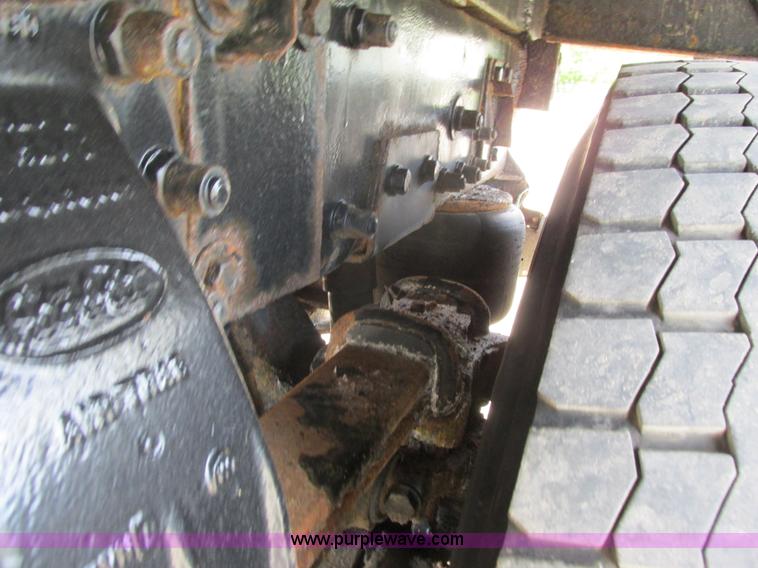 image for item K4688 2005 Peterbilt PB335 dump truck