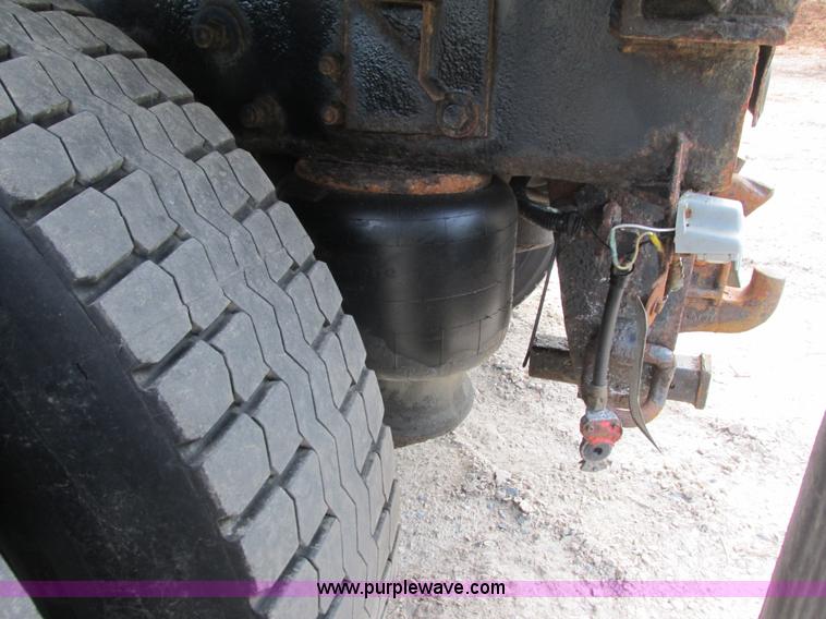 image for item K4688 2005 Peterbilt PB335 dump truck