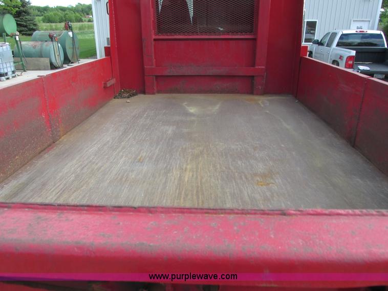 image for item K4688 2005 Peterbilt PB335 dump truck