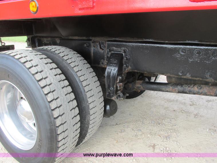 image for item K4688 2005 Peterbilt PB335 dump truck