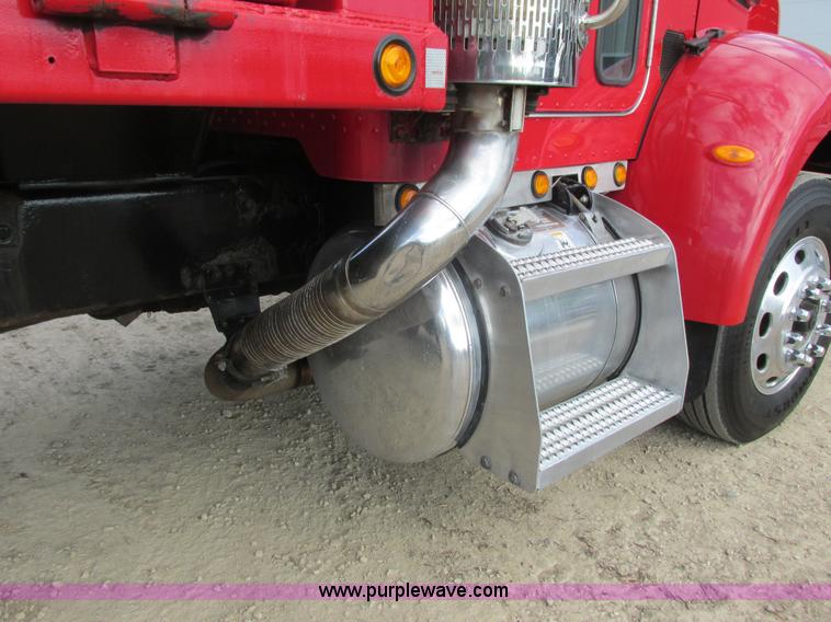 image for item K4688 2005 Peterbilt PB335 dump truck