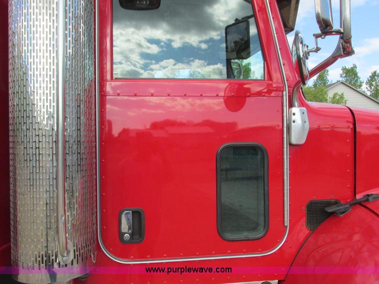 image for item K4688 2005 Peterbilt PB335 dump truck