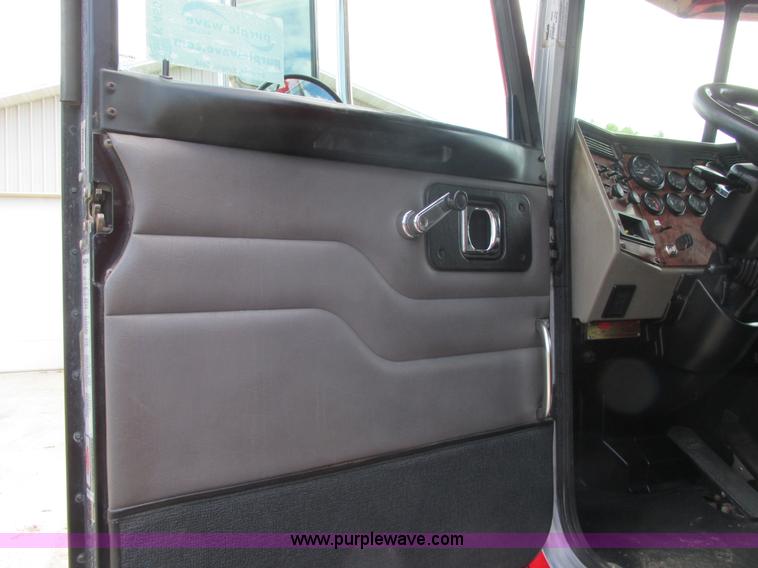 image for item K4688 2005 Peterbilt PB335 dump truck