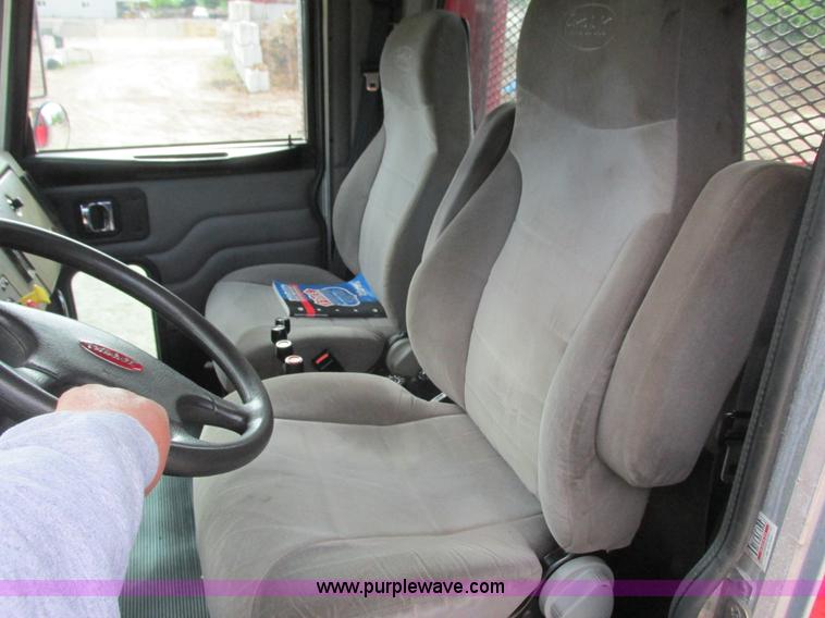 image for item K4688 2005 Peterbilt PB335 dump truck