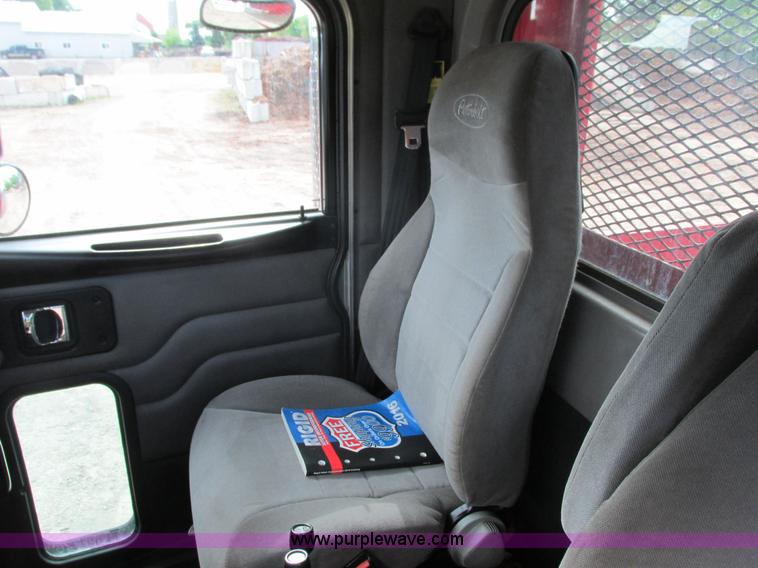 image for item K4688 2005 Peterbilt PB335 dump truck