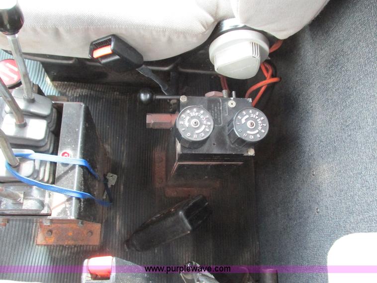 image for item K4688 2005 Peterbilt PB335 dump truck