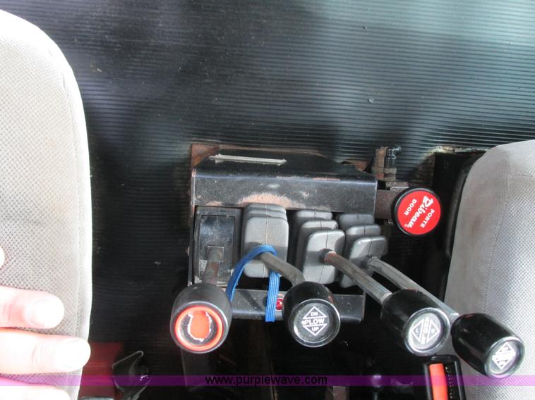 image for item K4688 2005 Peterbilt PB335 dump truck